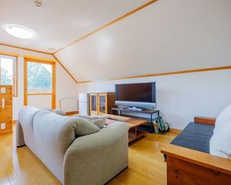 Natural hot spring rental villa aiaiai Dog walking / Kattagun Miyagi - Zao - Living room