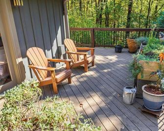 North Chickamauga Creekside Retreat · 3br Escape! - Soddy Daisy - Balcony