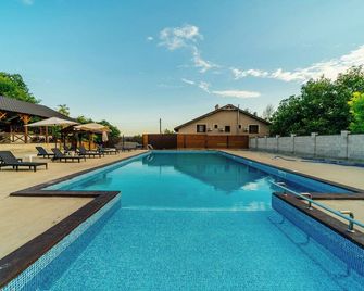Villa Caza - Chişinău - Piscina