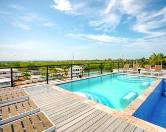 Oceanfront Sunset Gecko Condo - Ground Floor 1B - Placencia - Pool