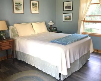 Private Light Filled Cottage, Water Access, Artist's Retreat - Machias - Bedroom