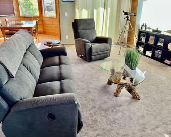 Stunning Views of CA Coast : Beautifully Remodeled Home - Bodega Bay - Вітальня