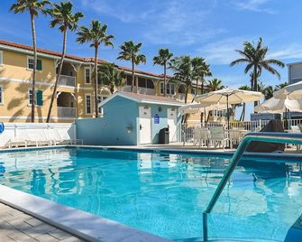 Silver Surf Gulf Beach Resort - בריידנטון - בריכה