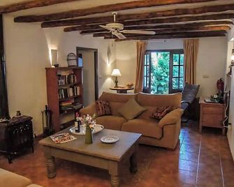 Stunning Village House with Plunge Pool, Air Conditioning & Walled Garden - Montejaque - Sala de estar