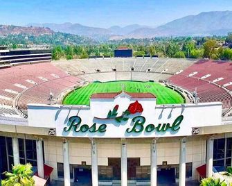 Baymont by Wyndham Monterey Park - Monterey Park - Building