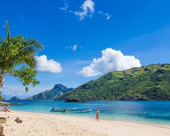 Barefoot Kuata Island Resort - Kuata Island - ชายหาด