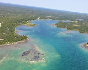 Waterfront Cottage w/ Sauna and Private Sandy Beach - Northern Bruce Peninsula - Building