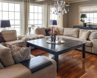 Beautiful Home In Stryn With Kitchen - Stryn - Living room