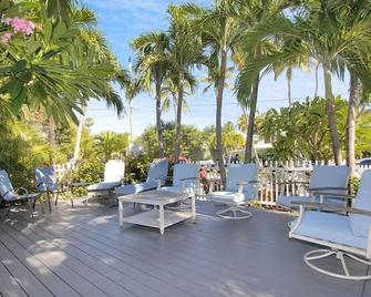 Conch Key Villas #4. Newly remodeled for a Fantastic Florida Keys Vacation! - Duck Key - Patio