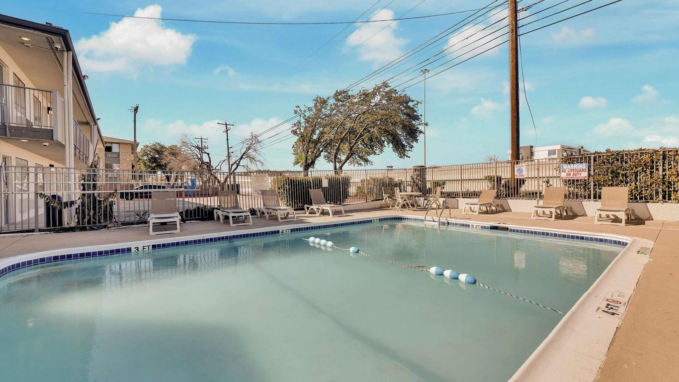 موتل 6 أوستين، تكساس - أيربورت - ساوث