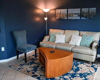 The Adamina - Fairbanks - Living room