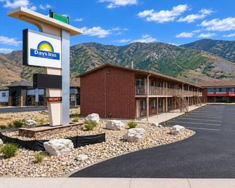 Days Inn by Wyndham Lake Point - Tooele - Building