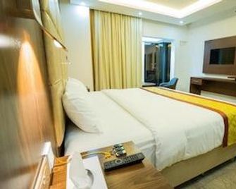 Grand Mirage Hotel - Seeb - Schlafzimmer