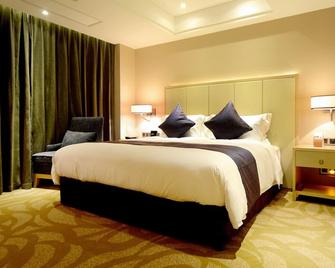 Sky World Hotel Qingdao - تشينغداو - غرفة نوم