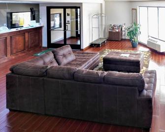 Quality Inn & Suites - Thomasville - Living room
