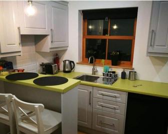 Bluebell Cottage - with hottub - Newry - Kitchen