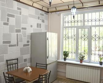Alma Hostel - Almatý - Comedor