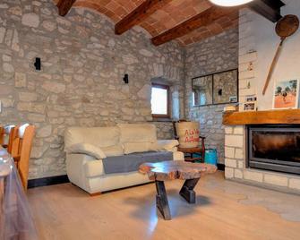 3 Bedroom Gorgeous Home In Montclus - Montclus - Sala de estar