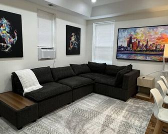 Chic Euro City Getaway- Close to Downtown - Chicago - Olohuone