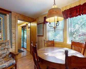 3 Pines - South Fork - Essbereich