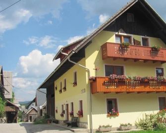 Apartments and Rooms Hodnik Slavko - Srednja Vas v Bohinju - Building