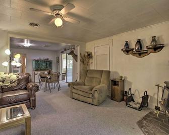 Walkable Ten Sleep House with Patio and Sunroom! - Ten Sleep - Sala de estar