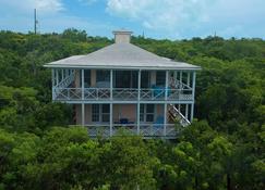 Luxury garden apartment located in the serene Bahama Sound 18, Georgetown - George Town - Edificio