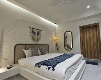 Hotel Inrira - Champawat - Bedroom