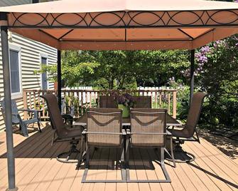 Up Cottage - Saint Ignace - Balcony