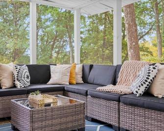 The Highland House at Amston Lake - Hebron - Living room