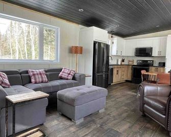 Villa 7: Hot Tub, Snow & Charlevoix Winter Magic - Baie-Saint-Paul - Living room