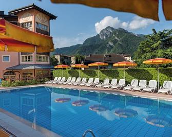 Family Hotel Adriana - Ledro - Pool