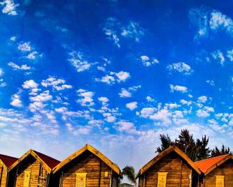 Tropical Cabanas - Mālvan - Outdoor view