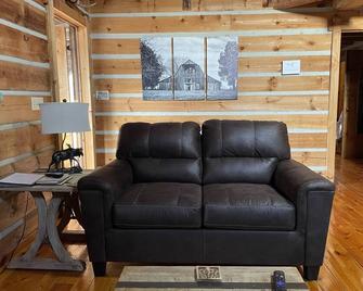 Rustic log cabin in beautiful Granite Falls - Granite Falls - Living room
