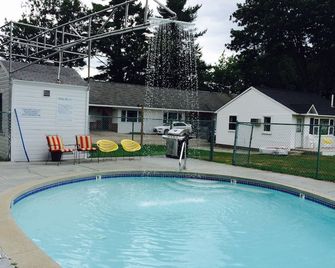 Sunrise Motel - Saco - Pool