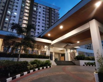 Newly Furnished Studio Type Condo - Cagayan de Oro - Building