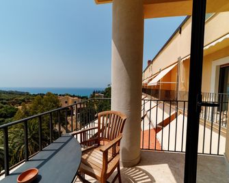 Alberi Del Paradiso - Cefalù - Balkon