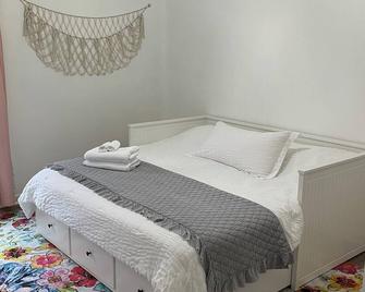 4 bedroom house 4 miles from the Square - Oxford - Habitación