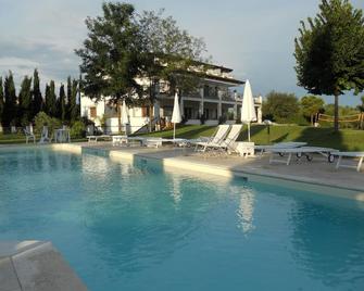 B&B Radici24 - Battipaglia - Pool