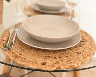 Gemütliches zentrales Apartment 2 min bis DU HBF - Duisburgo - Restaurante