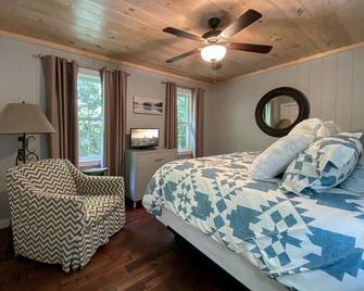 Highlands Haven | Minutes from Main Street with Fire Pit - Highlands - Спальня