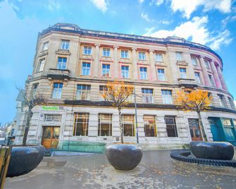 Belvilla Newport City Centre Hotel - Lifestyle - Newport - Building