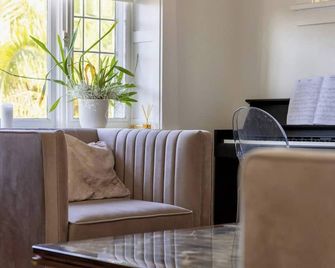 Private BB near airport, beach, and activities - Sydney