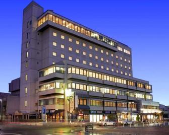 Nonsmoking Deluxe twin 166 m2 room only / Yonezawa Yamagata - Yonezawa - Building