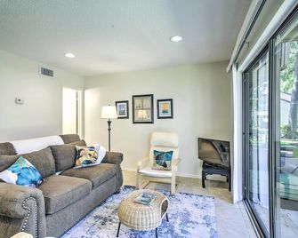 Walden Golf Course Condo Near Lake Conroe! - Montgomery - Living room