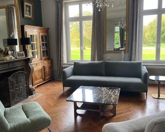 10 minutes from the beaches, your refuge in a magnificent family estate. - Wierre-Effroy - Sala de estar