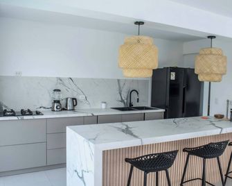 Hop Anakena Exclusiva Casa De Playa - Chincha Alta - Kitchen