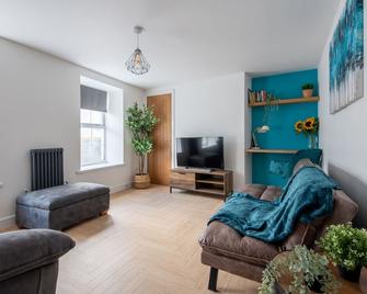 Monk Street Apartments by Abergavenny 3-Peak Properties - Abergavenny - Living room