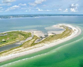 Baileys Bluff Waterfront Escape near Island, Gulf Beaches - Holiday - Beach