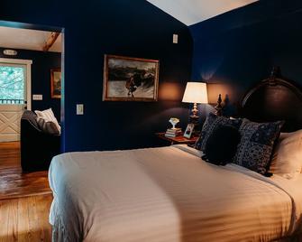 Landoll's Mohican Castle - Loudonville - Bedroom